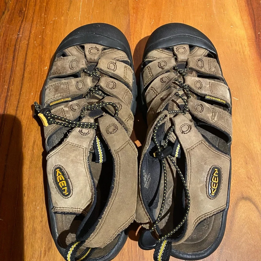 KEEN H2 Newport leather waterproof Men's hiking Sandals size 9‎